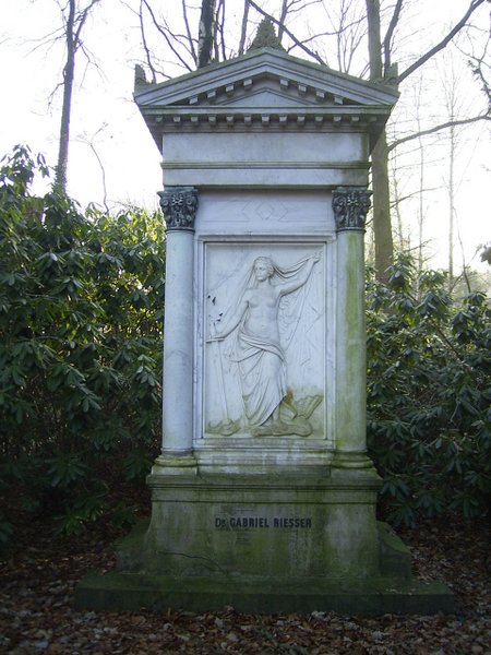 450px-Grabmal_Gabriel_Riesser_auf_dem_jüdischen_Friedhof_in_Hamburg-Ohlsdorf